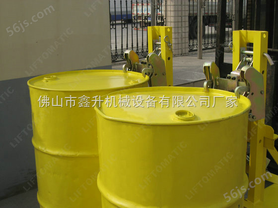 广州油桶双桶轻型夹具哪里有卖/番禺卖叉车油桶抓桶器比较便宜